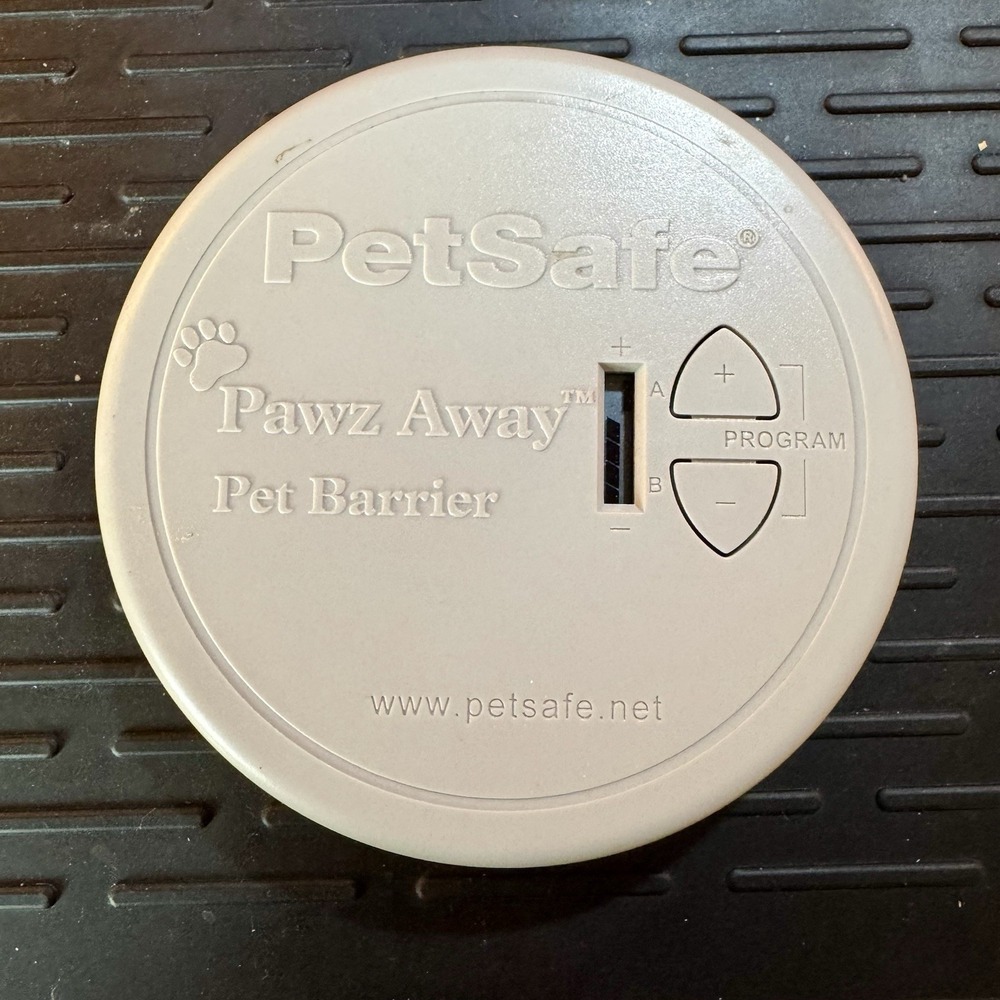 PetSafe Pawz Away‎ Wireless Indoor Pet Barrier 300-976 Transmitter Only